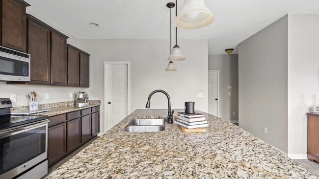 Building Photo - Towne Pointe