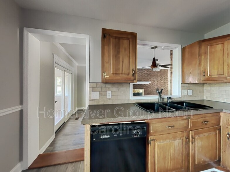 Building Photo - 136 Old Meadowbrook Rd