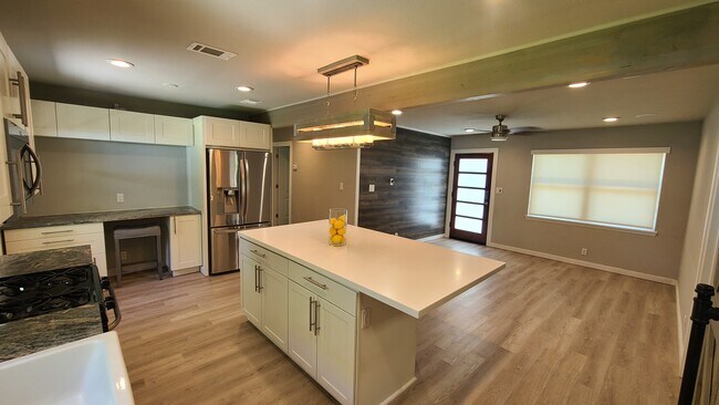 Building Photo - 5805 Blythewood Dr