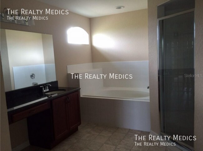 Building Photo - 4876 Summerfield Cir