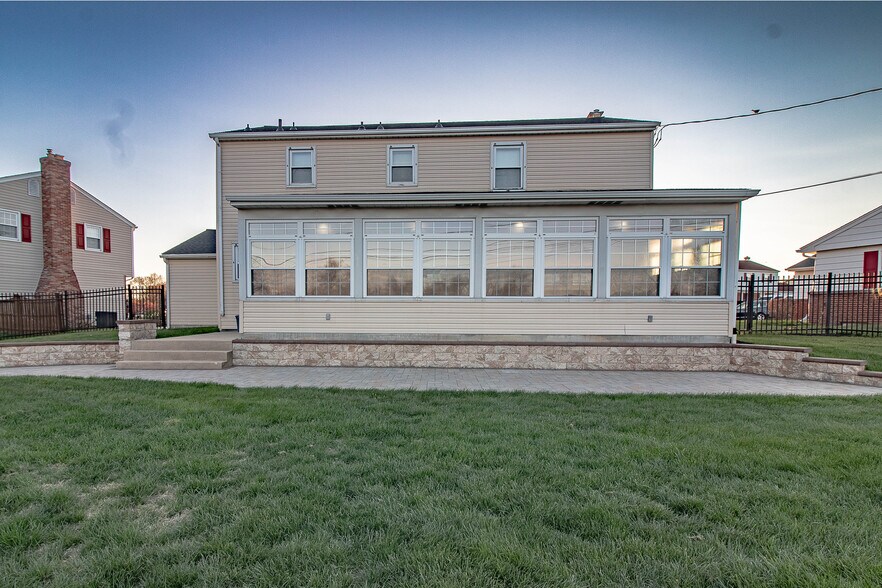 Building Photo - 19 Herbert Dr