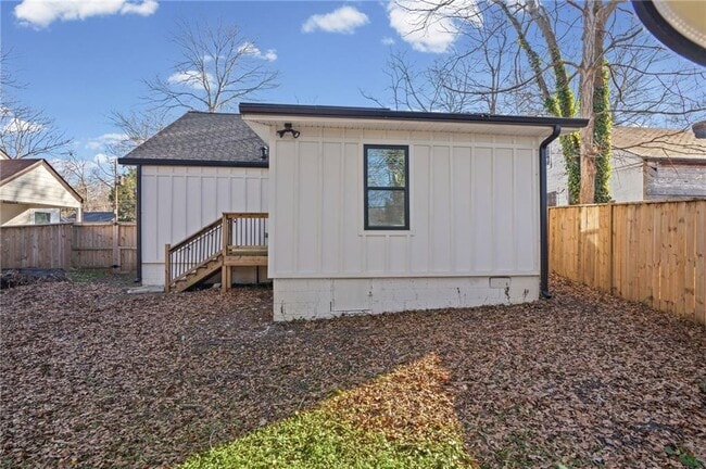 Building Photo - 1467 Ryan St SW