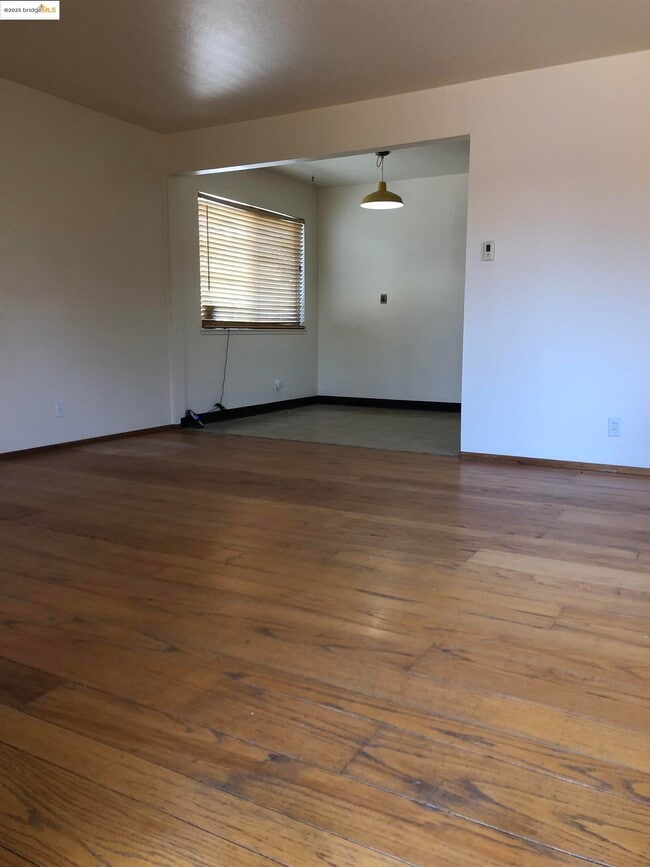 Building Photo - 3527 Suter St
