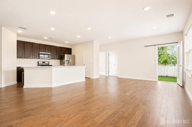 Building Photo - 723 Lorhan Dr