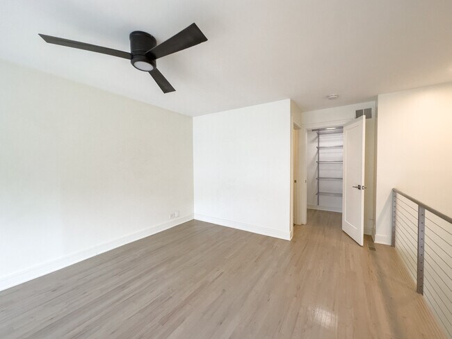 Building Photo - 949 W Grace St