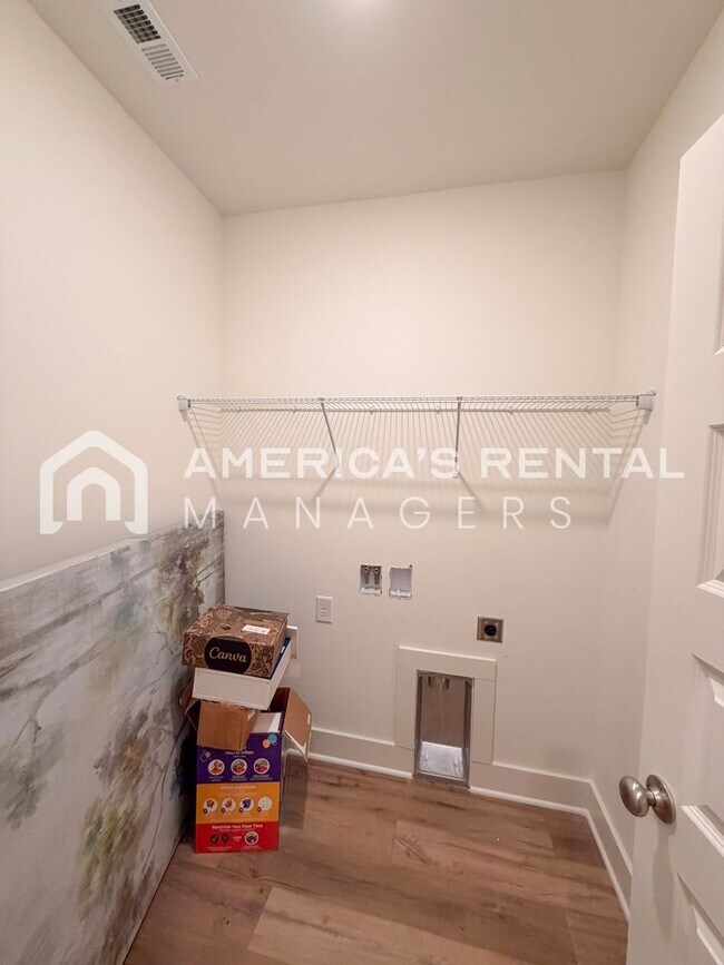 Building Photo - Luxury Meets Convenience: New 4 Bed, 3.5 B...