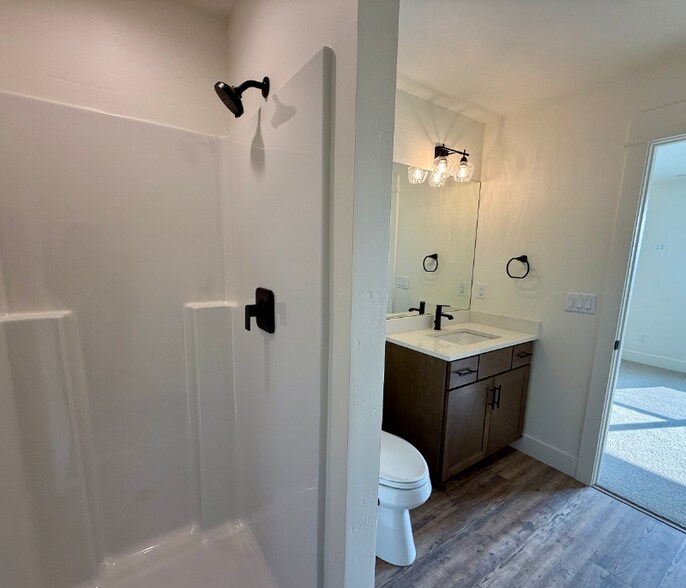 Building Photo - 604 Holstein Way