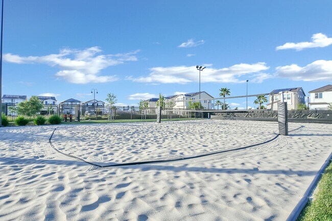 Building Photo - Waterfront Beauty