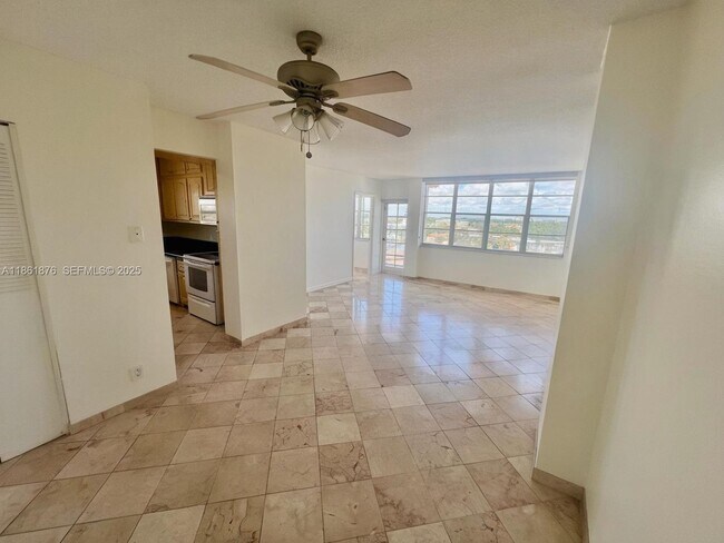 Building Photo - 2025 NE 164th St