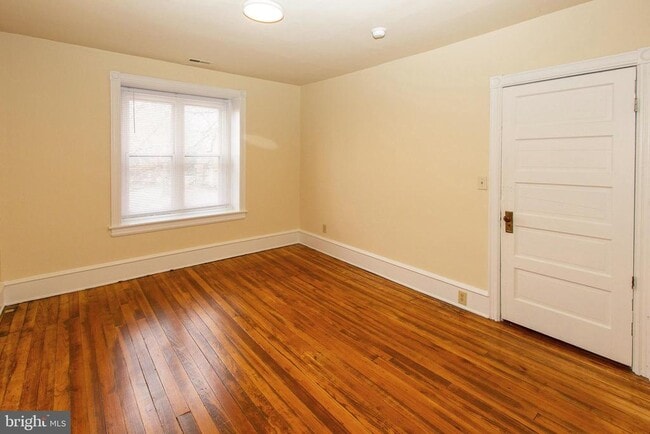 Building Photo - 427 E Main St