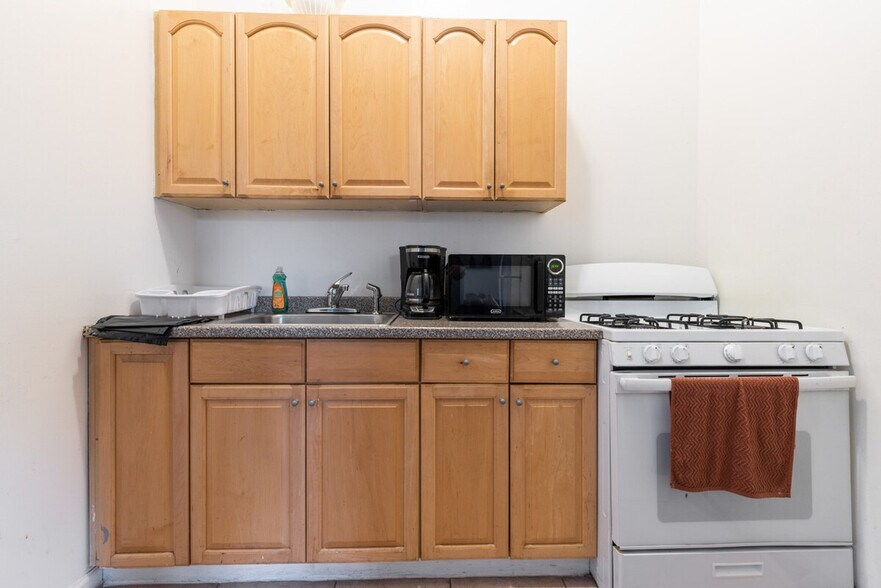 Building Photo - 2257 1st Ave