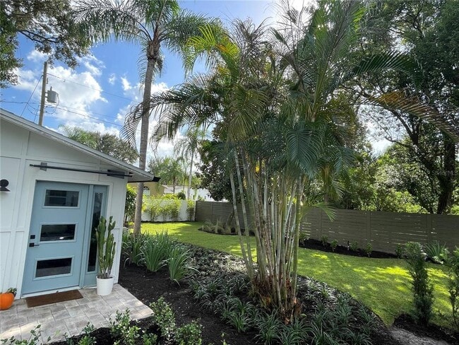 Building Photo - 228 E Harding St