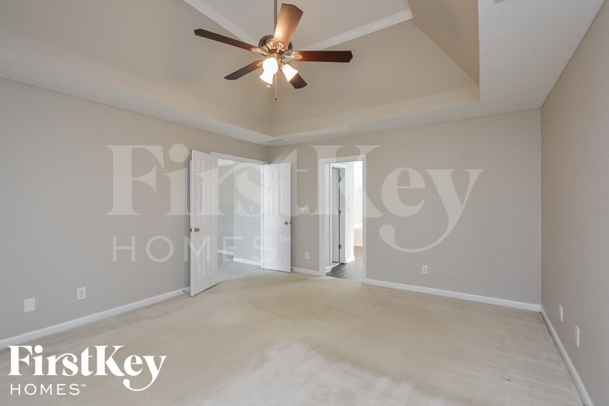 Building Photo - 1715 Foxwood Glen SE