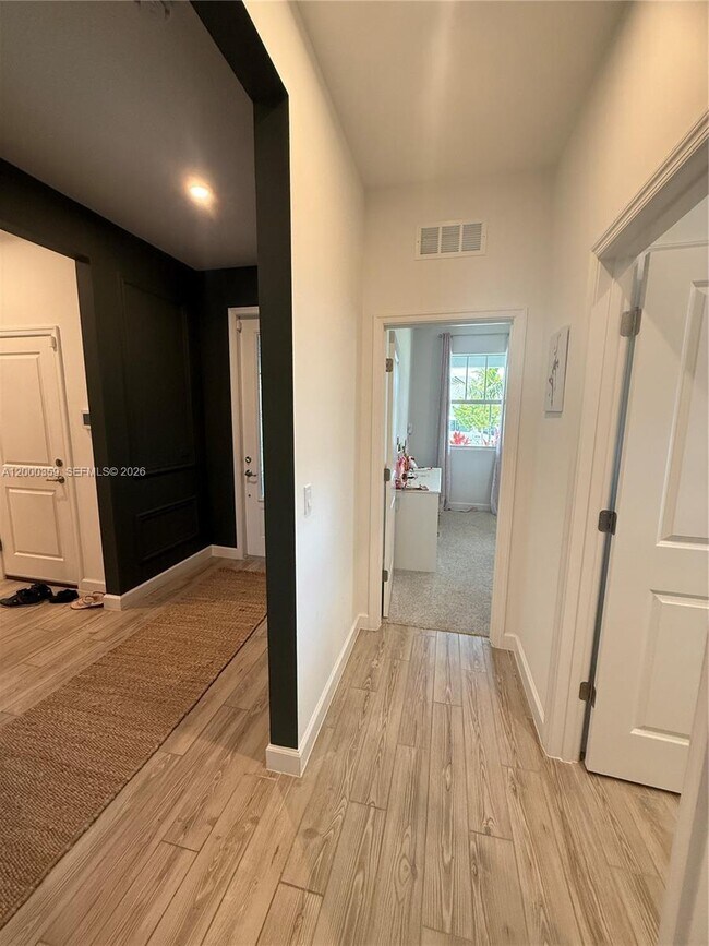 Building Photo - 10503 SW Orana Dr