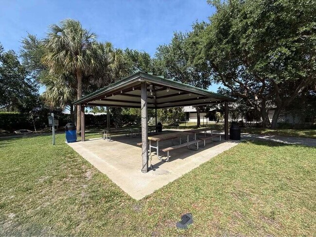 Building Photo - 1611 Carandis Rd