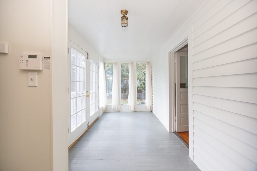 Sun Porch - 1014 Shepherd St