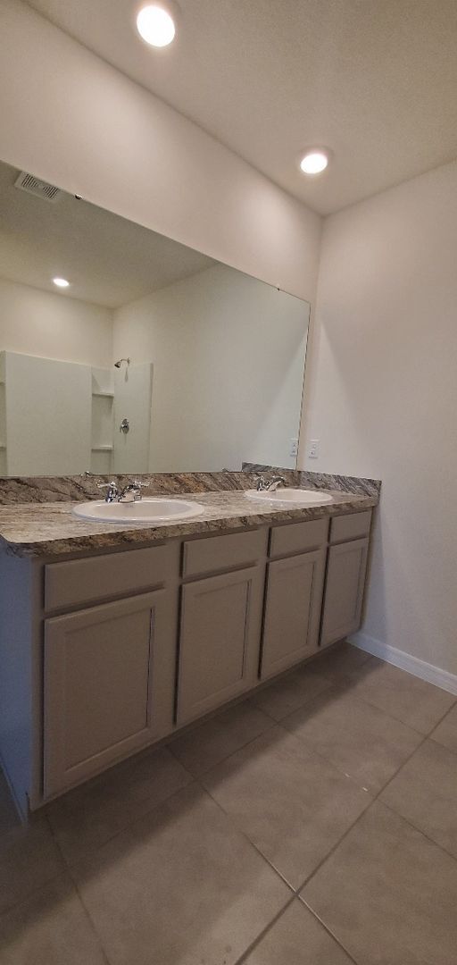 Building Photo - 3-Bedroom, 2.-Bathroom in Squires Grove/Wi...