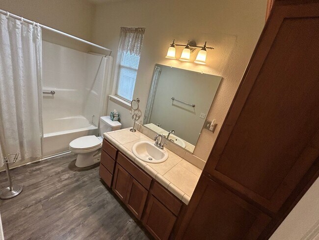 Building Photo - Comfortable 3-Bedroom Home in Gated Cottonwood Community