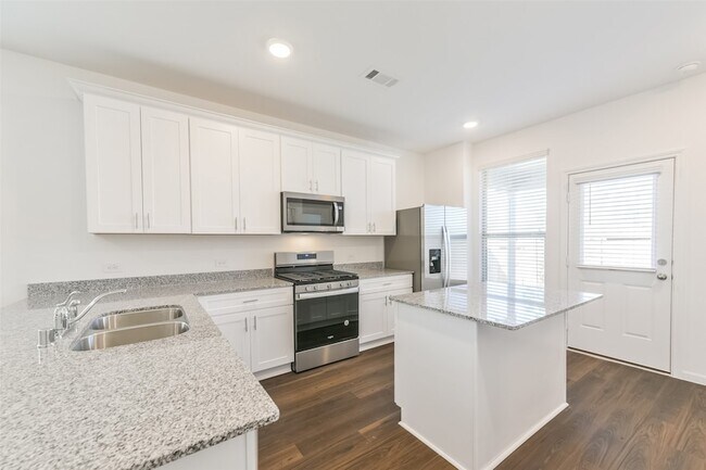 Building Photo - 14483 Cedar Ledge Ln