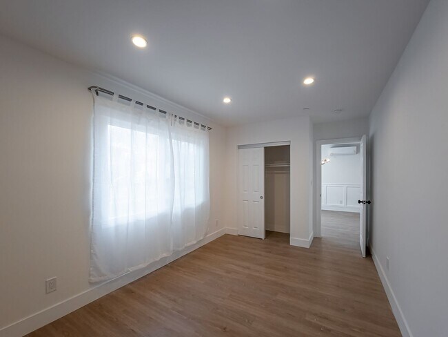 Building Photo - Newly Renovated 4BR Lamanda Park Units!