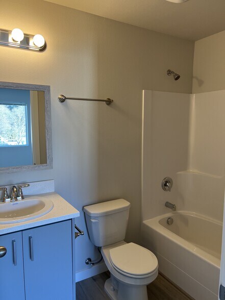 Owners Suite Full Bath - 4840 48th Loop