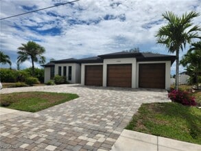 Building Photo - 4402 Chiquita Blvd S