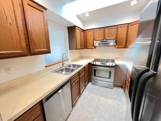 Building Photo - Branchlands Condo