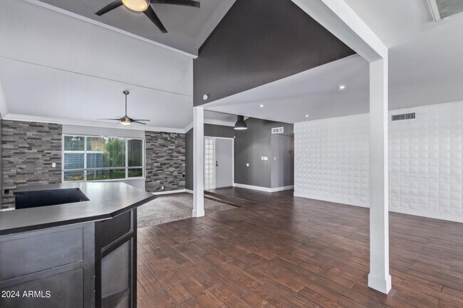 Building Photo - 8902 E Cholla St