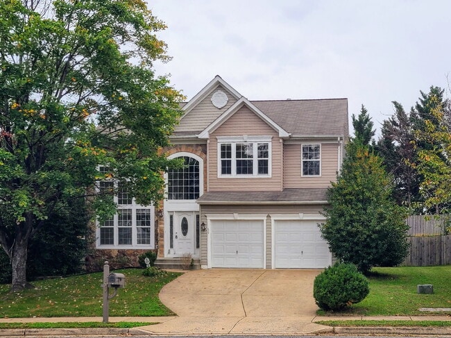 Primary Photo - Gorgeous 6 BR Home, Convenient to Quantico & Commuting