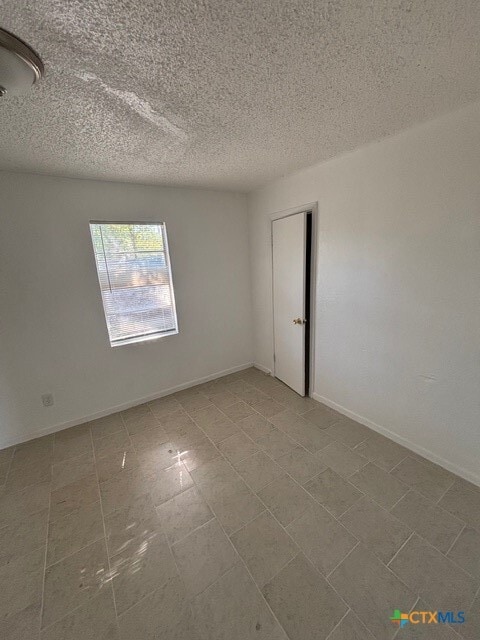 Building Photo - 304 E Dunn Ave