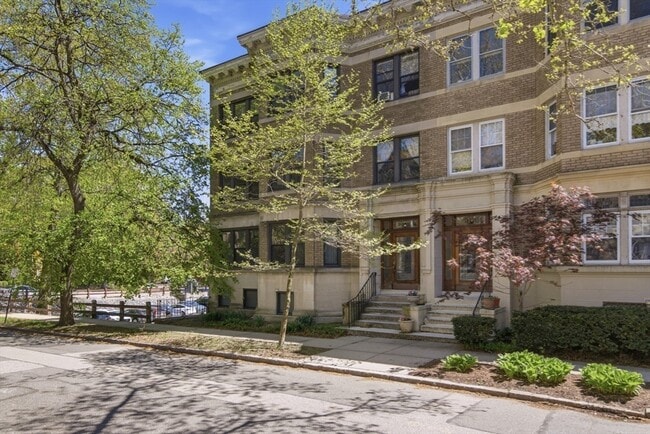 Building Photo - 12 Parkman St