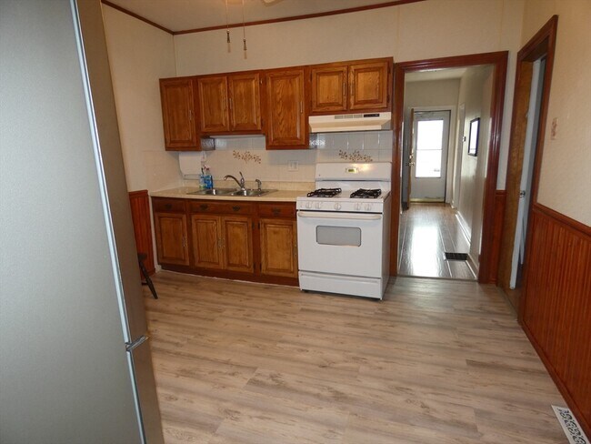 Building Photo - 15 Cypress St