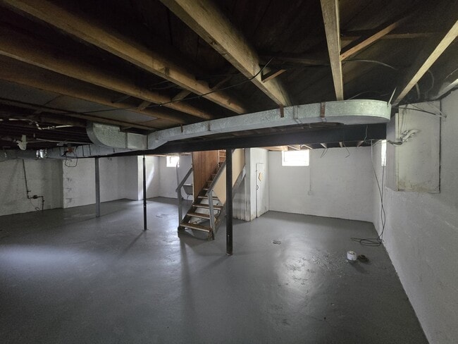 Building Photo - 9585 Robson St