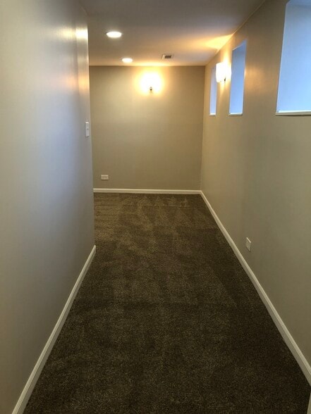 Building Photo - 1426 W Walton St