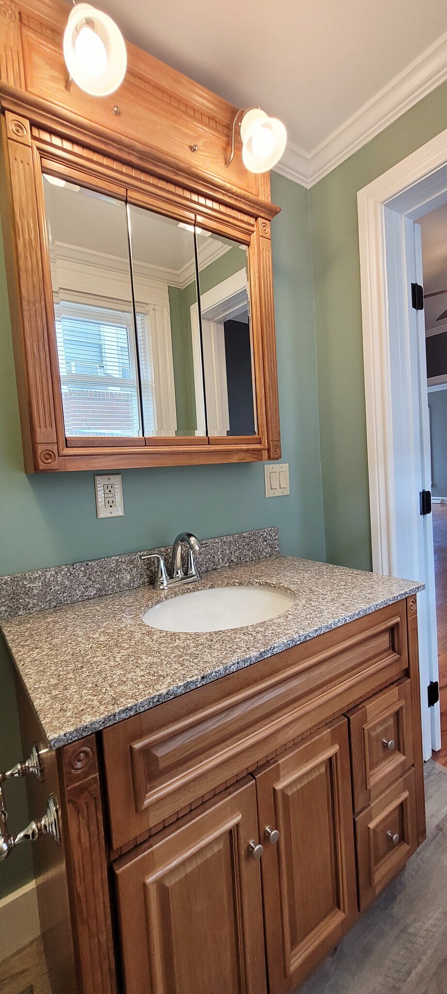 Bathroom - 533 W Water St