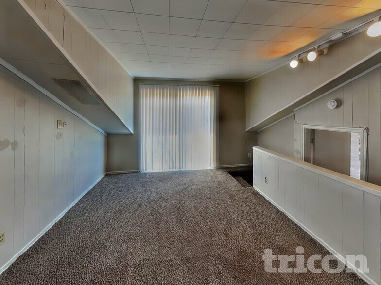 Building Photo - 1370 University Terrace