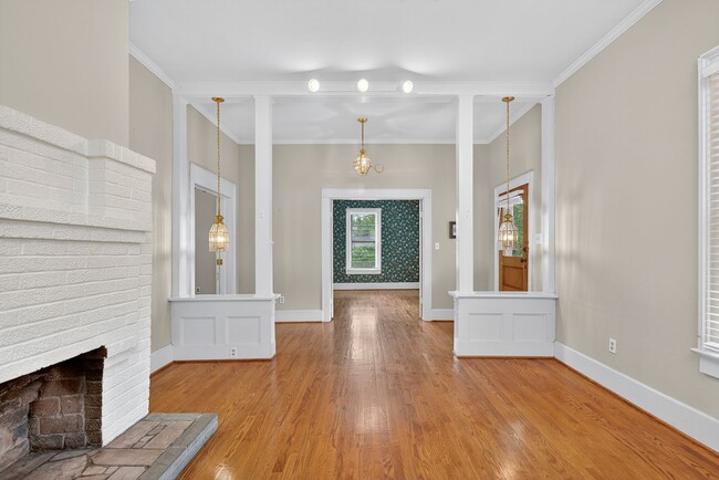 Building Photo - Charming 4BR / 3BA Historic Home with Big Backyard! BR VA