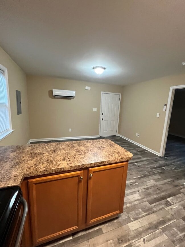 Building Photo - Charming 1BR/1BA Duplex Apartment – Prime Williamsburg Location