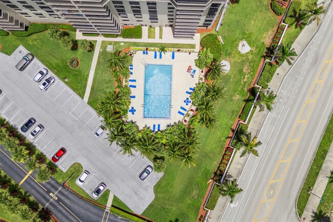 Building Photo - 801 S Ocean Dr