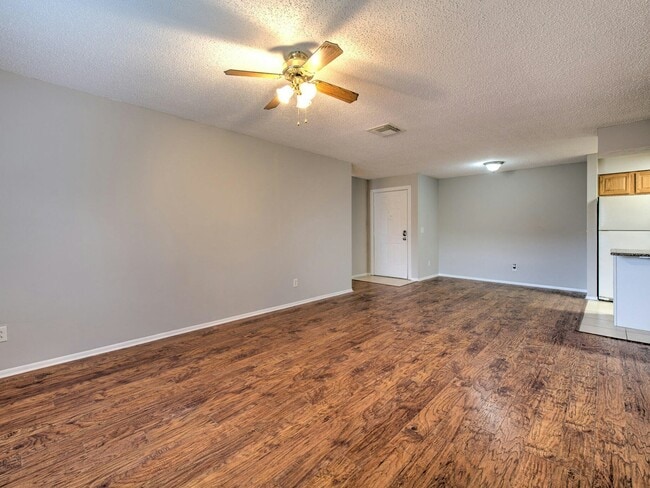 Building Photo - 230 Berry Tree Pl