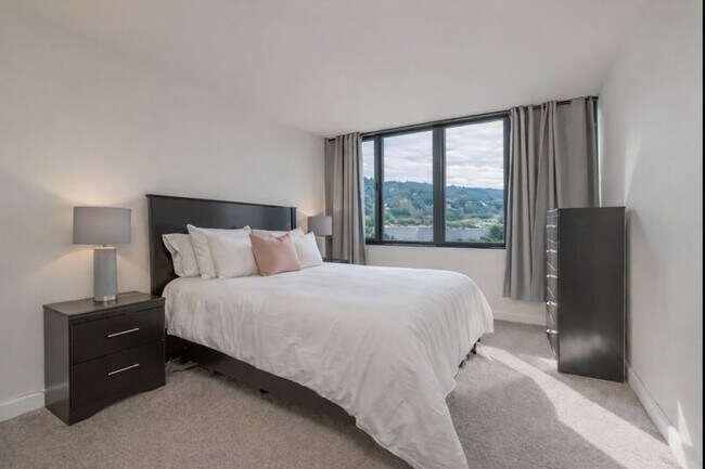 Building Photo - 255 SW Harrison St