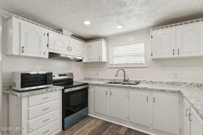 Building Photo - 97119 Diamond St