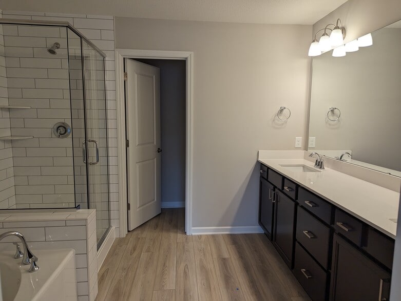 Building Photo - 14504 Twin Lakes Cir