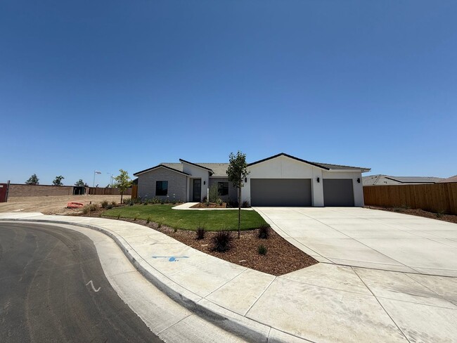 Primary Photo - 510 Cobain Ct
