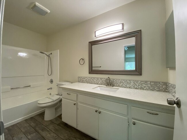 Building Photo - 2bed/2bath home in Mission Park Community!