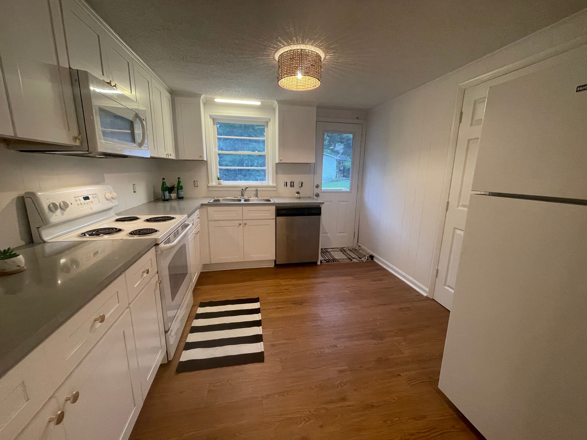 New Cabinets - 1001 Moreland Dr