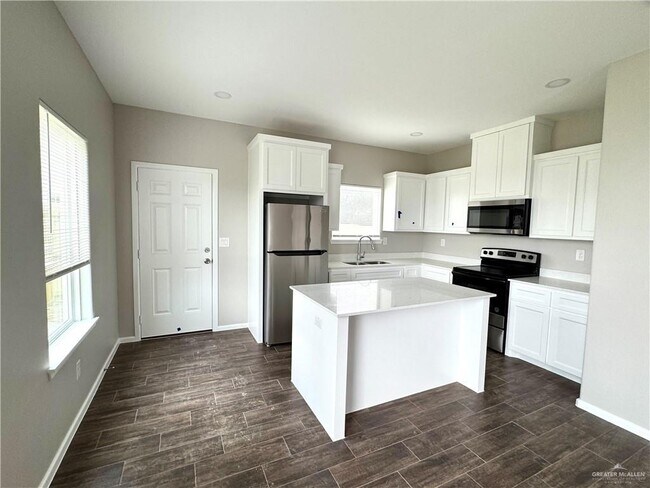 Building Photo - 1612 Canelo Dr