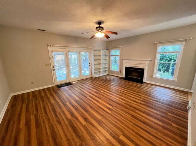 Building Photo - Cute cul-de-sac home in Woodcroft!