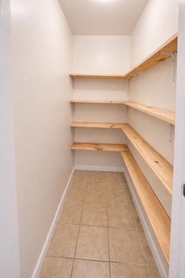 Building Photo - 177 W 51st St