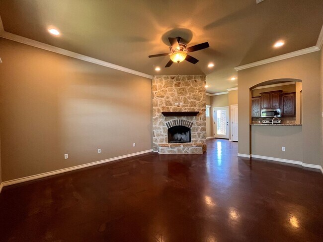 Building Photo - 3 bedroom home